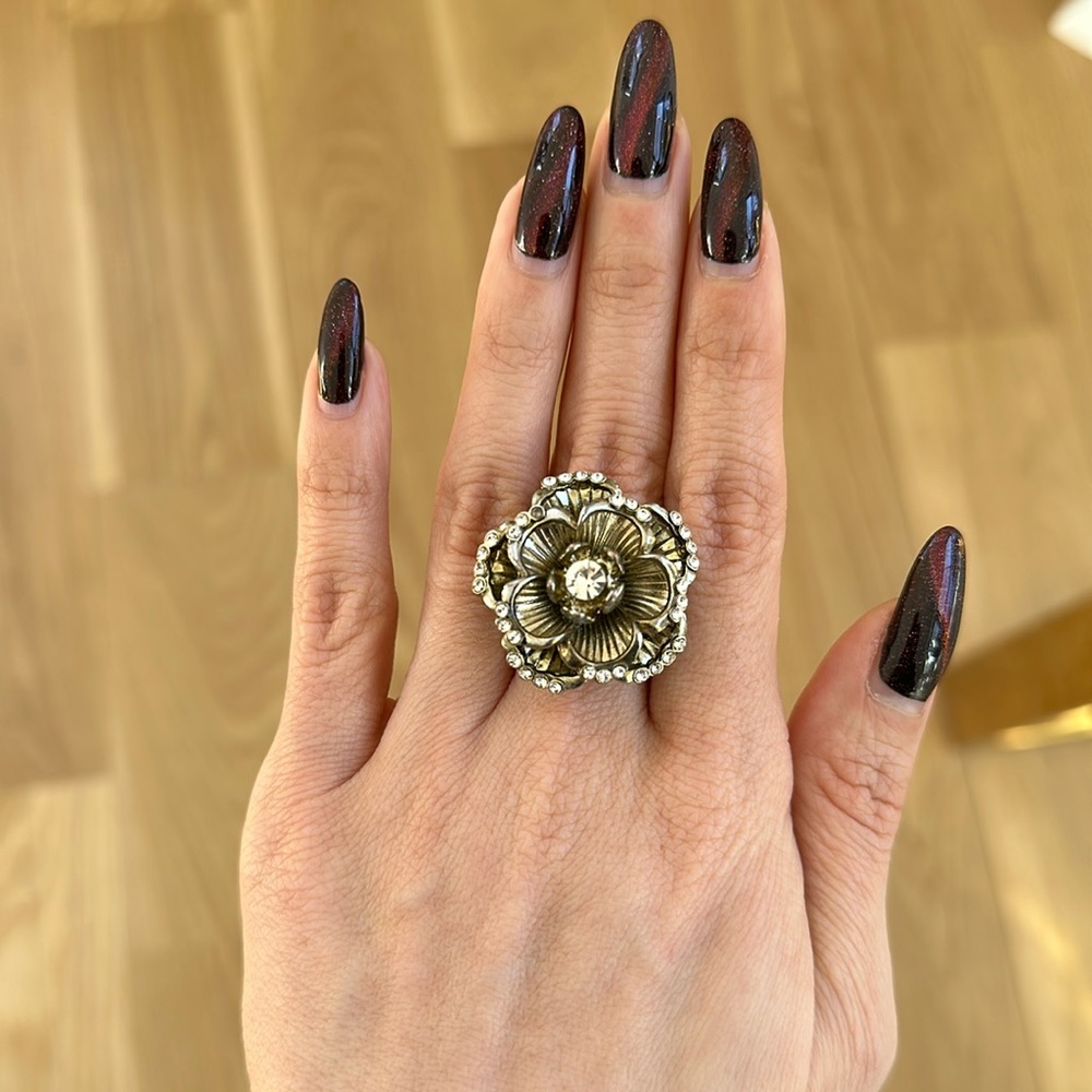 Floral vintage gold ring